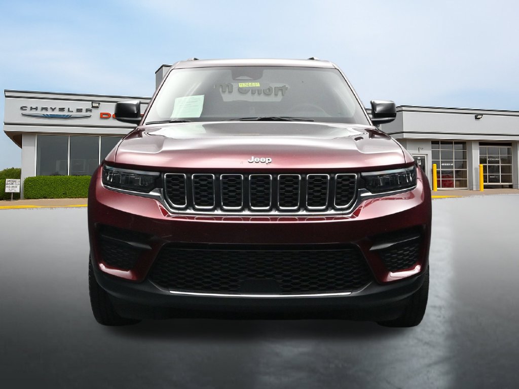 Used 2025 Jeep Grand Cherokee Laredo w/ Luxury Tech Group I AWD/4WD image 8