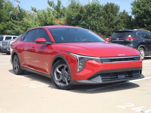 Used 2025 Kia K4 FWD image 2