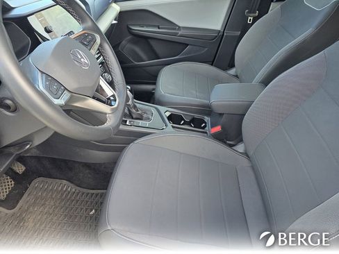 Used 2024 Volkswagen Taos SE FWD image 13