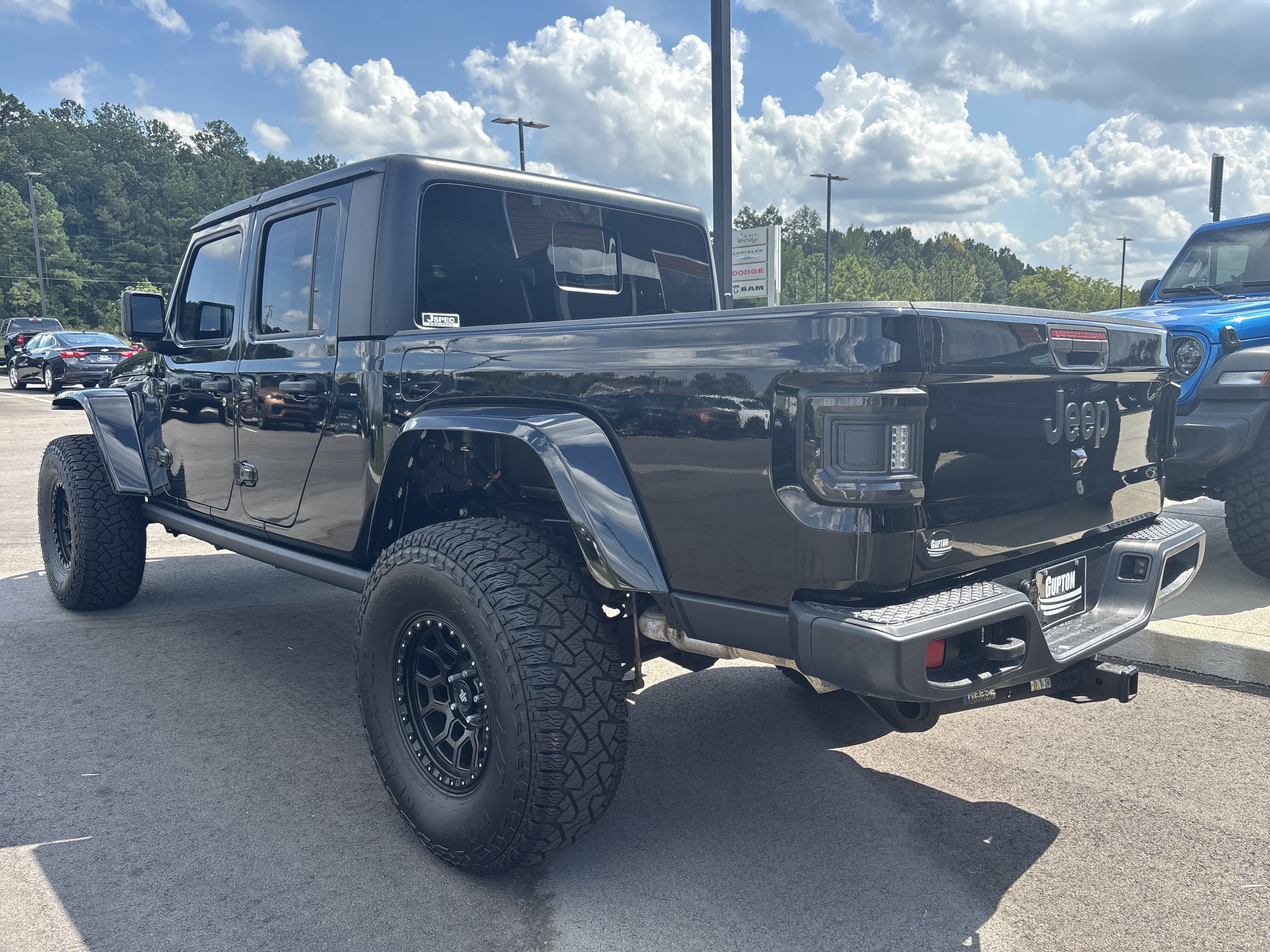 Used 2024 Jeep Gladiator Sport AWD/4WD image 3