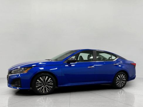 Certified 2025 Nissan Altima 2.5 SV FWD image 7