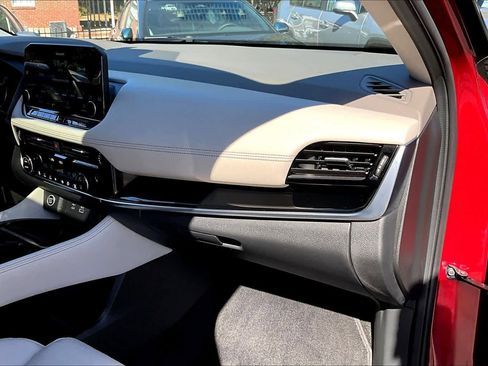 Used 2022 Nissan Rogue SL w/ SL Premium Package image 18