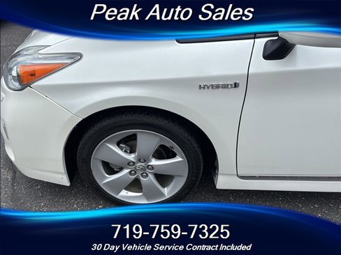 Used 2015 Toyota Prius Five w/ Advanced Technology Package FWD image 9