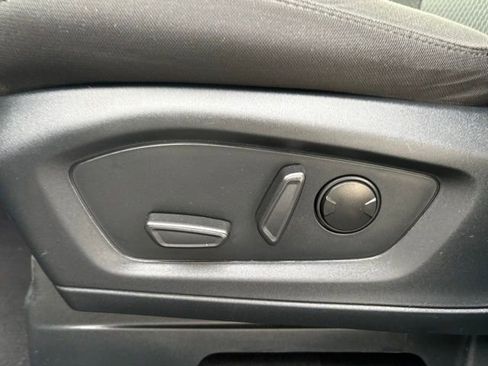 Used 2023 Ford Explorer XLT image 27