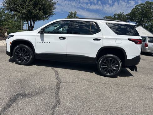 Used 2023 Chevrolet Traverse RS FWD image 11