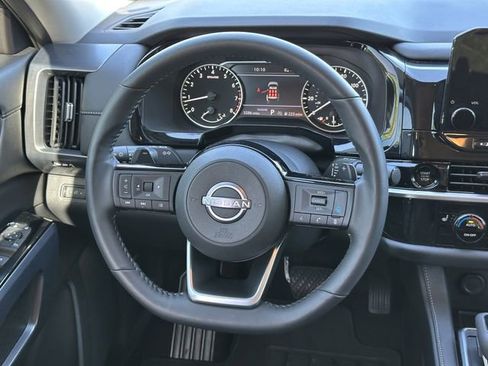 Certified 2025 Nissan Pathfinder SL w/ Black Appearance Package FWD image 25