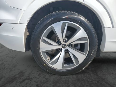 Used 2024 Audi Q8 e-tron Premium Plus w/ Premium Plus Package AWD/4WD image 5
