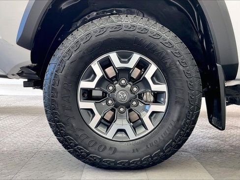 Used 2022 Toyota Tacoma TRD Off-Road image 8