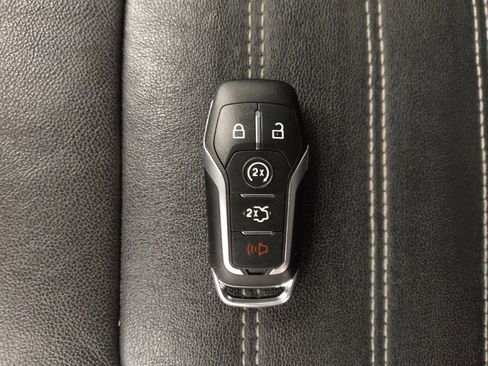 Used 2015 Ford Fusion SE w/ Equipment Group 202A FWD image 32