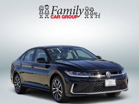 New 2026 Volkswagen Jetta SE image 2