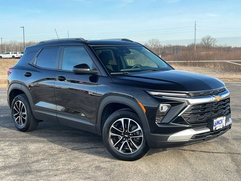 Used 2024 Chevrolet TrailBlazer LT w/ LT Cold Weather Package image 5