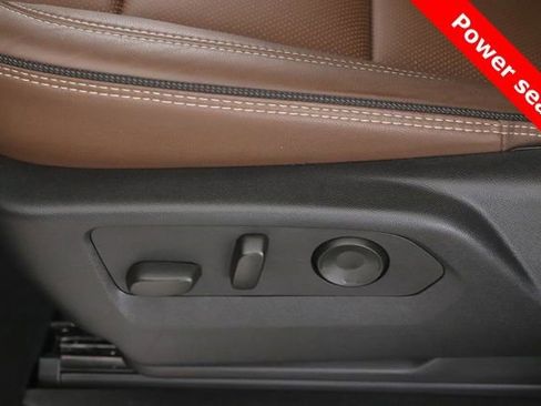 Used 2025 Chevrolet Suburban High Country image 18