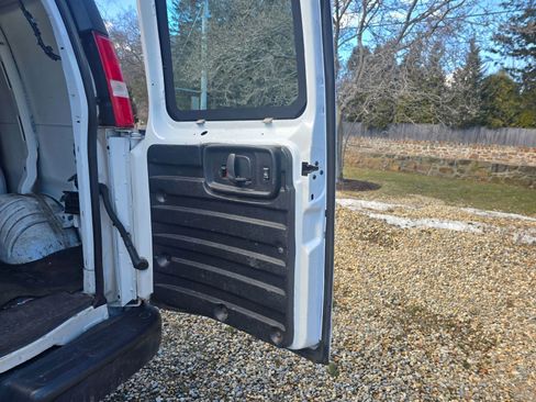 Used 2019 Chevrolet Express 3500 image 8