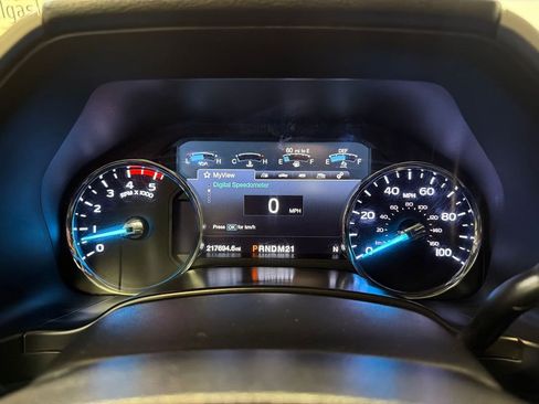 Used 2019 Ford F250 Lariat w/ Lariat Ultimate Package AWD/4WD image 24