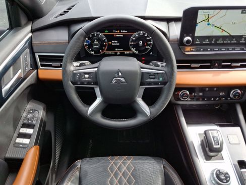 Used 2023 Mitsubishi Outlander SEL 40th Anniversary AWD/4WD image 11