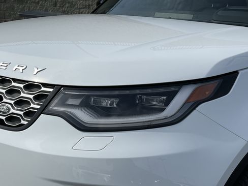 Used 2025 Land Rover Discovery S image 12