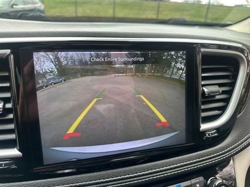 Used 2023 Chrysler Pacifica Limited image 39