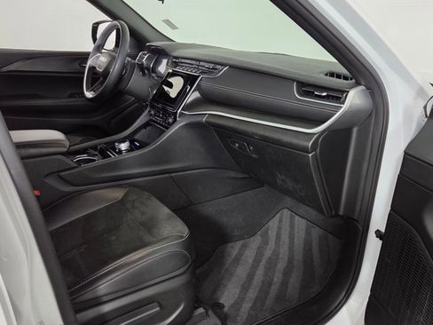 Used 2023 Jeep Grand Cherokee L Laredo image 37