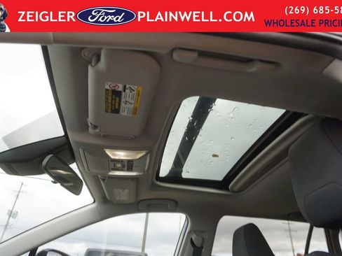 Used 2022 Toyota RAV4 XLE w/ Convenience Package image 18