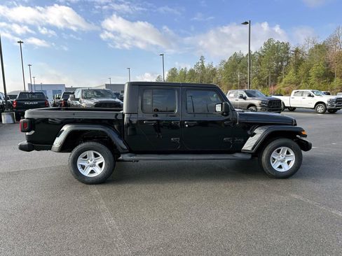 Certified 2022 Jeep Gladiator Sport image 3