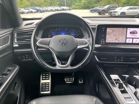 Used 2024 Volkswagen Atlas Cross Sport SEL R-Line AWD/4WD image 16