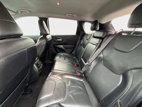 Used 2019 Jeep Cherokee Limited image 16