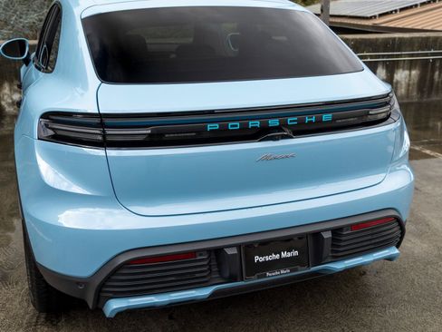 Certified 2025 Porsche Macan Electric image 21