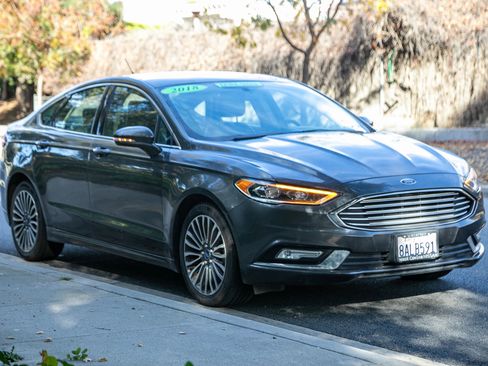 Used 2018 Ford Fusion Titanium image 3