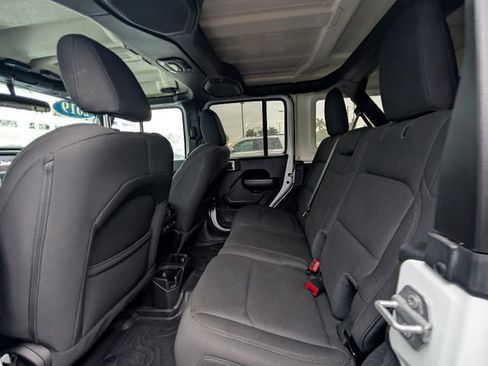 Used 2019 Jeep Wrangler Unlimited Sport S image 9