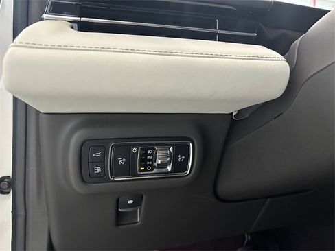 Certified 2024 Lincoln Nautilus Black Label image 28