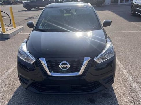 Used 2020 Nissan Kicks S FWD image 2