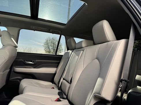 Certified 2026 Toyota Grand Highlander XLE AWD/4WD image 12