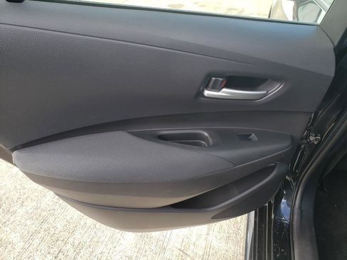 Used 2021 Toyota Corolla LE image 18