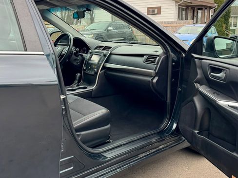 Used 2017 Toyota Camry SE image 20