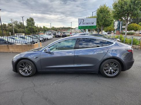 Used 2018 Tesla Model 3 Long Range RWD image 4