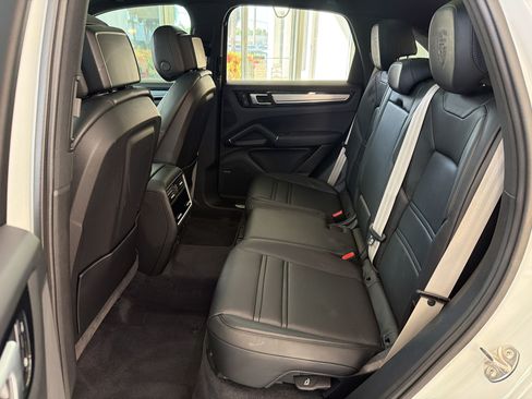 Used 2022 Porsche Cayenne Platinum Edition AWD/4WD image 23