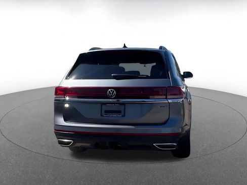 Used 2025 Volkswagen Atlas SE image 12