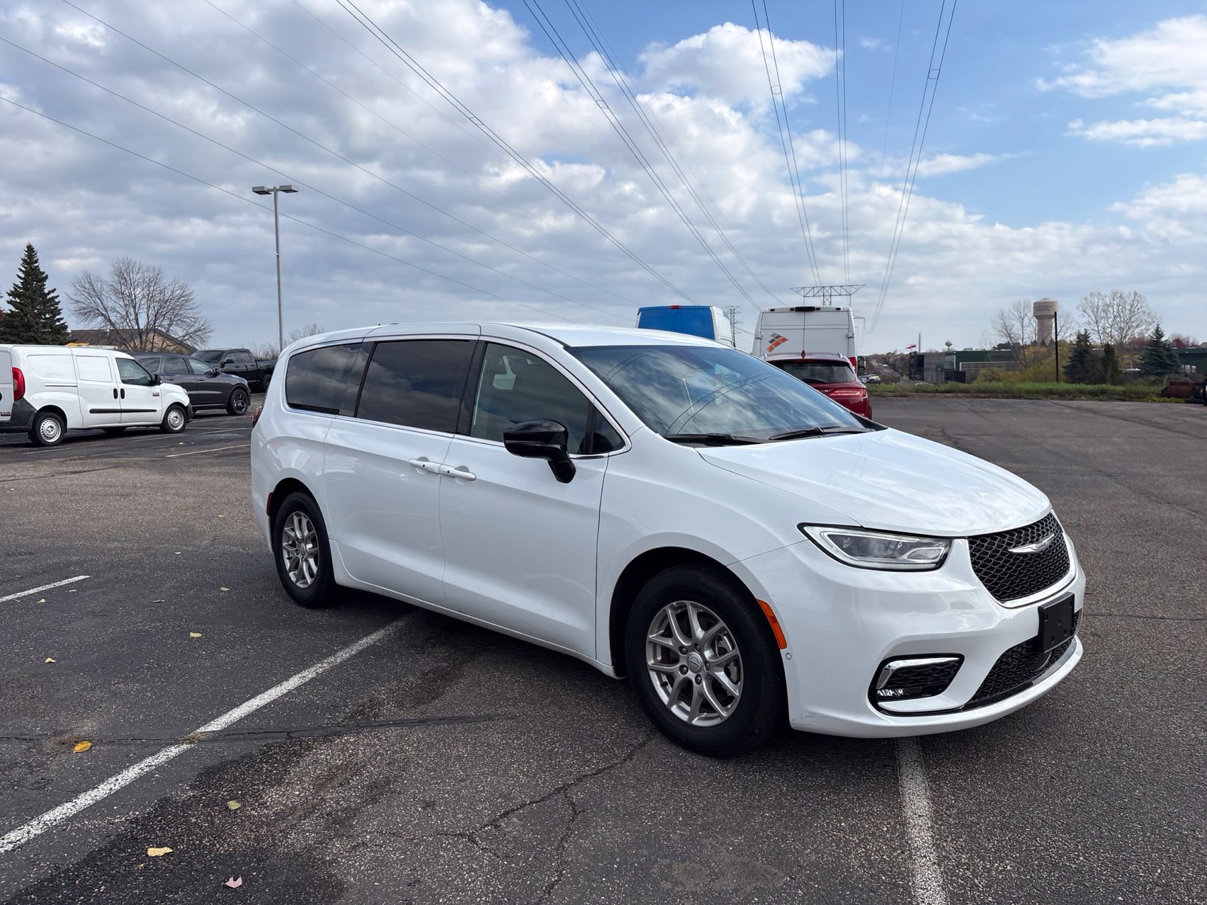 Used 2026 Chrysler Pacifica Select FWD image 4