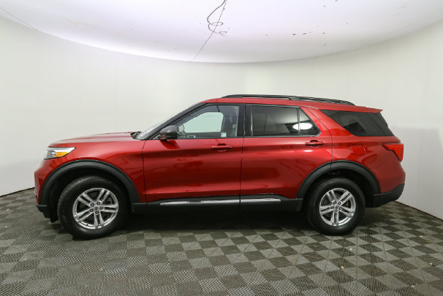 Used 2023 Ford Explorer XLT w/ Equipment Group 202A AWD/4WD image 6