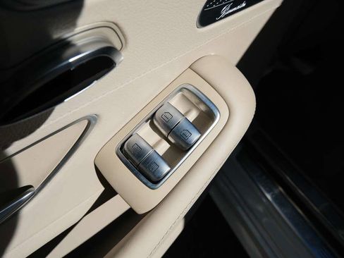 Used 2015 Mercedes-Benz S 550 Sedan image 25