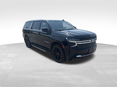 Used 2022 Chevrolet Suburban LT AWD/4WD image 8