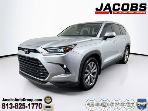 Used 2024 Toyota Grand Highlander FWD image 1