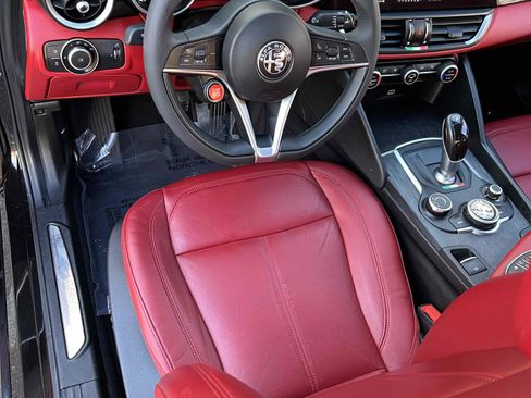 Used 2019 Alfa Romeo Giulia image 27
