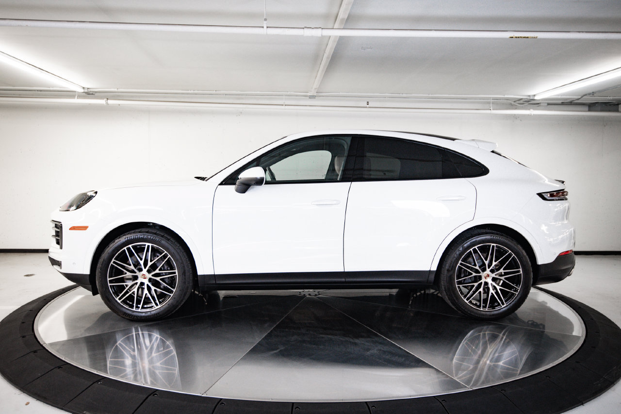 Certified 2025 Porsche Cayenne Coupe AWD/4WD image 2