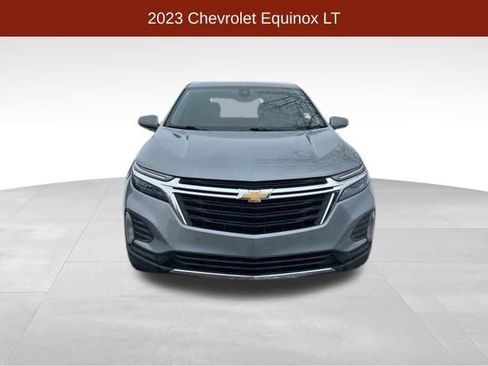 Used 2023 Chevrolet Equinox LT w/ Driver Convenience Package image 2