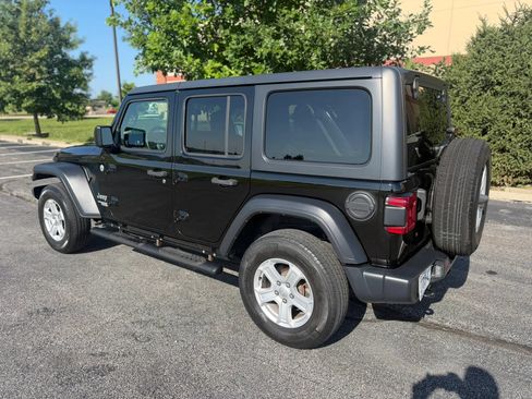 Used 2019 Jeep Wrangler Unlimited Sport S AWD/4WD image 3