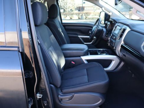 Used 2017 Nissan Titan SV image 23