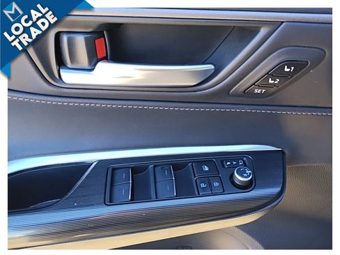 Used 2021 Toyota Venza Limited image 18