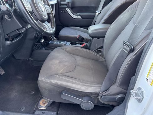 Used 2015 Jeep Wrangler Unlimited Sahara w/ Connectivity Group image 14