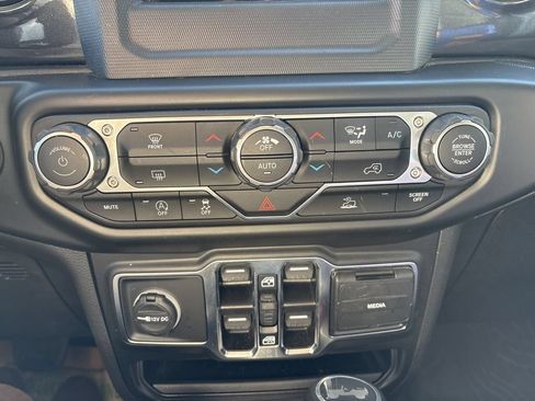 Used 2022 Jeep Wrangler Unlimited Sport AWD/4WD image 14